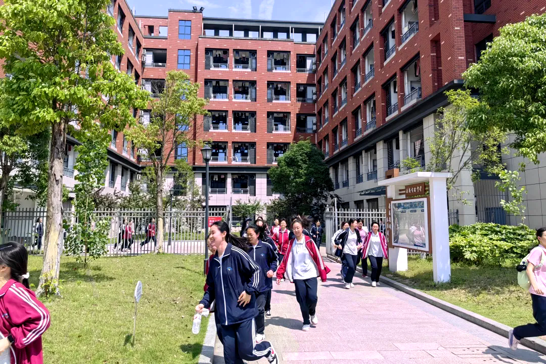 涪陵分中心為涪陵實驗中學校開展“5?12 防災減災”主題活動 涪陵分中心為涪陵實驗中學校開展“5?12 防災減災”主題活動