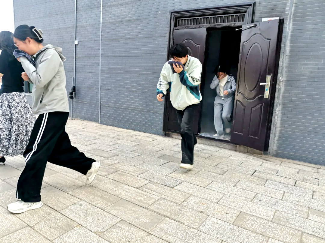 蘭州分中心為高金城烈士紀念館開展安全生產月宣傳培訓暨消防演練活動 蘭州分中心為高金城烈士紀念館開展安全生產月宣傳培訓暨消防演練活動