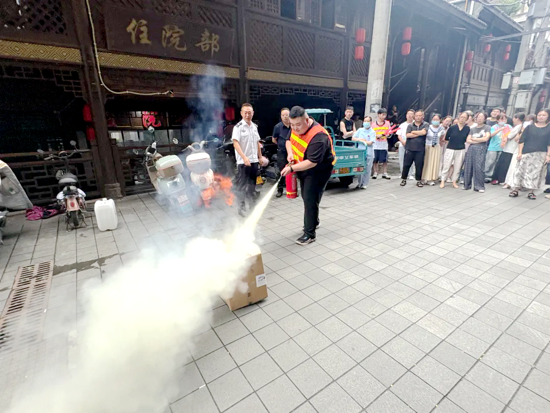 以練筑防 安全護航 以練筑防 安全護航
